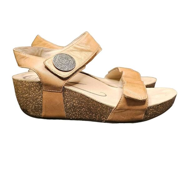 Abeo Womens Una Wedge Ankle Strap Sandals Metatarsal Beige Leather Cork sz 10 - Picture 1 of 10